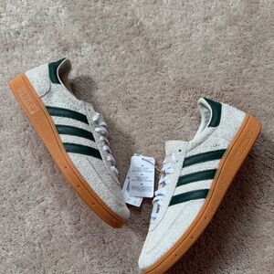 Adidas Women’s Forest Green and Cream Sneakers